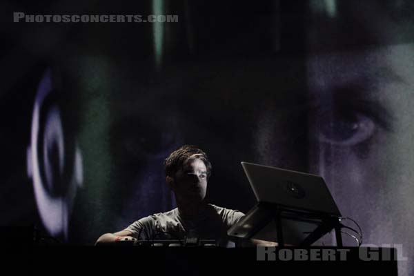 JON HOPKINS - 2014-06-05 - PARIS - Espace Charlie Parker - Grande Halle - 